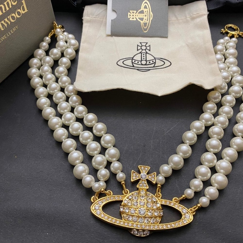 Vivienne Westwood Saturn Choker 3 Strands of Pearls in Gold Tone